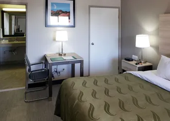 Quality Inn Airport East hotel thumbnail 7