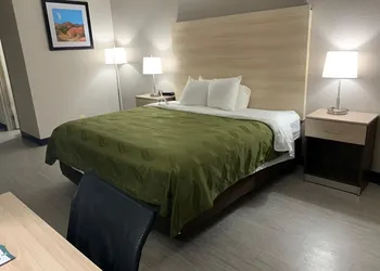 Quality Inn Airport East hotel thumbnail 8