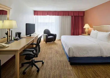 Wyndham El Paso Airport Hotel & Waterpark hotel thumbnail 3