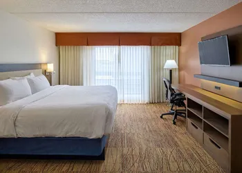 Wyndham El Paso Airport Hotel & Waterpark hotel thumbnail 7