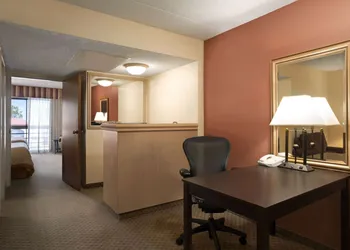Wyndham El Paso Airport Hotel & Waterpark hotel thumbnail 8