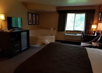 AmericInn by Wyndham Menomonie hotel thumbnail 8