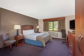 AmericInn by Wyndham Hutchinson hotel thumbnail 7