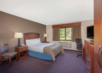 AmericInn by Wyndham Hutchinson hotel thumbnail 7
