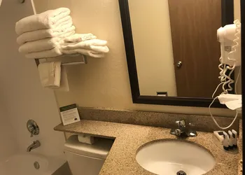 AmericInn by Wyndham West Bend hotel thumbnail 6