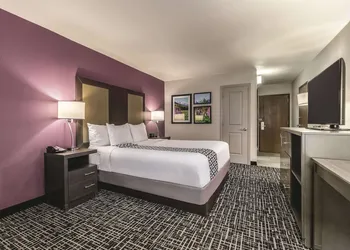 La Quinta Inn & Suites by Wyndham Glenwood Springs hotel thumbnail 6