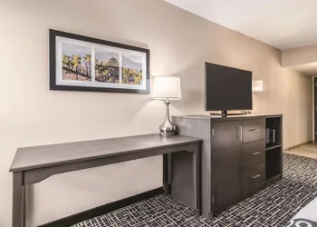 La Quinta Inn & Suites by Wyndham Glenwood Springs hotel thumbnail 7
