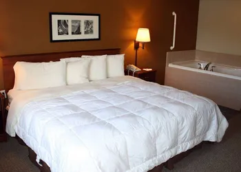 AmericInn by Wyndham Charlevoix hotel thumbnail 3