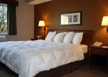 AmericInn by Wyndham Charlevoix hotel thumbnail 5