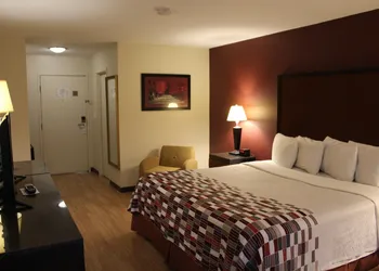 Red Roof Inn Gurnee - Waukegan hotel thumbnail 4