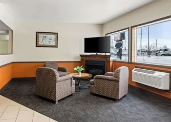 Econo Lodge Manistee hotel thumbnail 3