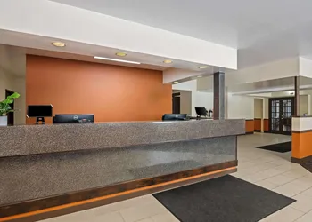 Econo Lodge Manistee hotel thumbnail 4