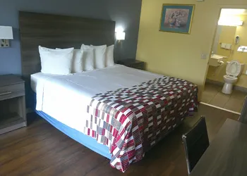 Red Roof Inn Hampton Coliseum hotel thumbnail 3