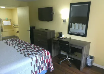 Red Roof Inn Hampton Coliseum hotel thumbnail 6