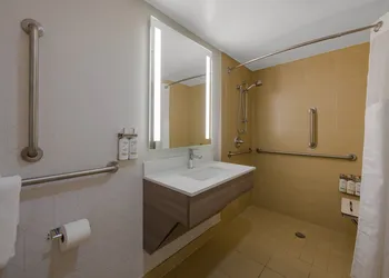Holiday Inn Express Hampton - Coliseum Central by IHG hotel thumbnail 5