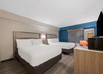Holiday Inn Express Hampton - Coliseum Central by IHG hotel thumbnail 6