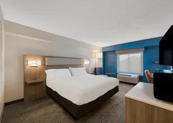 Holiday Inn Express Hampton - Coliseum Central by IHG hotel thumbnail 8