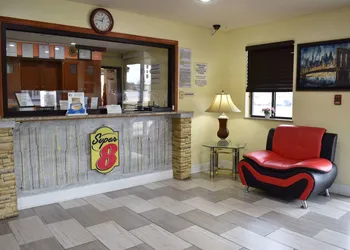 Super 8 by Wyndham Newport News/Jefferson Ave. hotel thumbnail 3