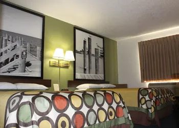 Super 8 by Wyndham Newport News/Jefferson Ave. hotel thumbnail 7