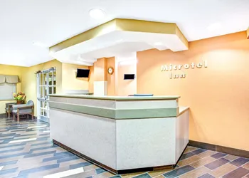 Microtel Inn by Wyndham Newport News Airport hotel thumbnail 2