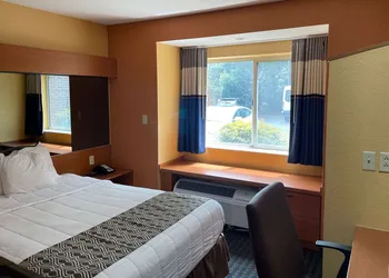 Microtel Inn by Wyndham Newport News Airport hotel thumbnail 3