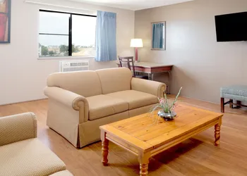 Super 8 by Wyndham Nampa hotel thumbnail 5