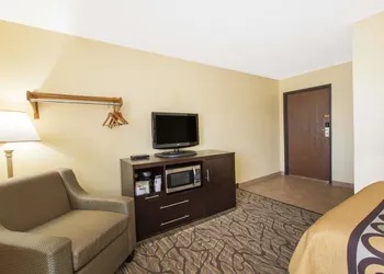 Super 8 by Wyndham Nampa hotel thumbnail 6