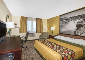 Super 8 by Wyndham Nampa hotel thumbnail 7