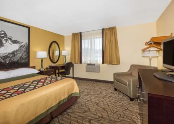 Super 8 by Wyndham Nampa hotel thumbnail 8