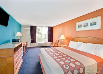 Super 8 by Wyndham Gaffney hotel thumbnail 5