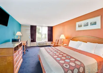 Super 8 by Wyndham Gaffney hotel thumbnail 5
