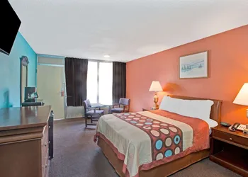 Super 8 by Wyndham Gaffney hotel thumbnail 7