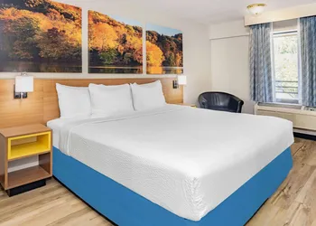 Days Inn by Wyndham Spartanburg Waccamaw hotel thumbnail 5