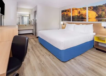 Days Inn by Wyndham Spartanburg Waccamaw hotel thumbnail 6