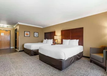 Comfort Inn & Suites Redwood Country hotel thumbnail 5
