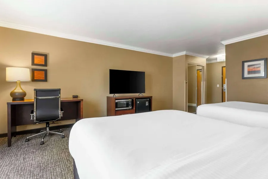 Comfort Inn & Suites Redwood Country hotel detail image 6