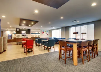 Holiday Inn Express & Suites Lincoln East - White Mountains by IHG hotel thumbnail 2