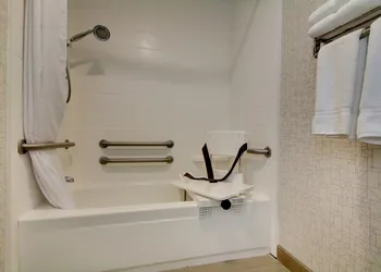 Holiday Inn Express & Suites Lincoln East - White Mountains by IHG hotel thumbnail 3