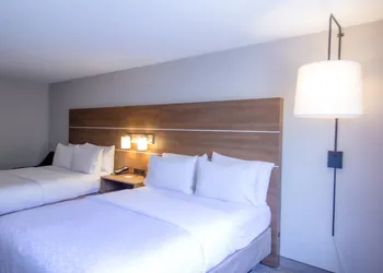 Holiday Inn Express & Suites Lincoln East - White Mountains by IHG hotel thumbnail 4
