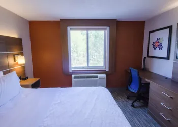 Holiday Inn Express & Suites Lincoln East - White Mountains by IHG hotel thumbnail 5