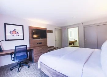 Holiday Inn Express & Suites Lincoln East - White Mountains by IHG hotel thumbnail 8
