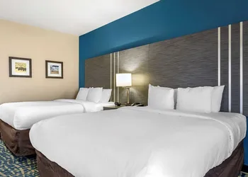 Comfort Inn & Suites Pauls Valley - City Lake hotel thumbnail 4