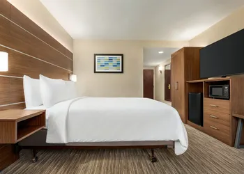 Holiday Inn Express & Suites Philadelphia - Mt. Laurel by IHG hotel thumbnail 6