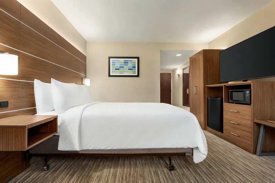 Holiday Inn Express & Suites Philadelphia - Mt. Laurel by IHG hotel detail image 6