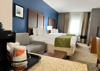 Comfort Suites Louisville East hotel thumbnail 5