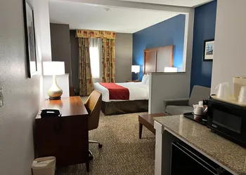 Comfort Suites Louisville East hotel thumbnail 6
