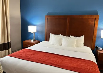Comfort Suites Louisville East hotel thumbnail 7