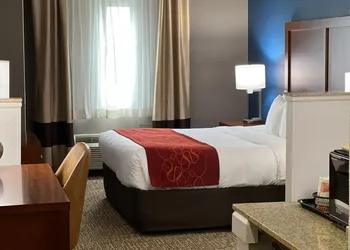Comfort Suites Louisville East hotel thumbnail 8