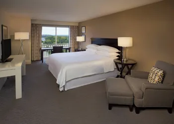 Sheraton Louisville Riverside by Marriott hotel thumbnail 5