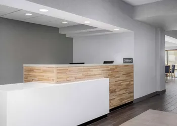Hampton Inn Louisville-Airport hotel thumbnail 3